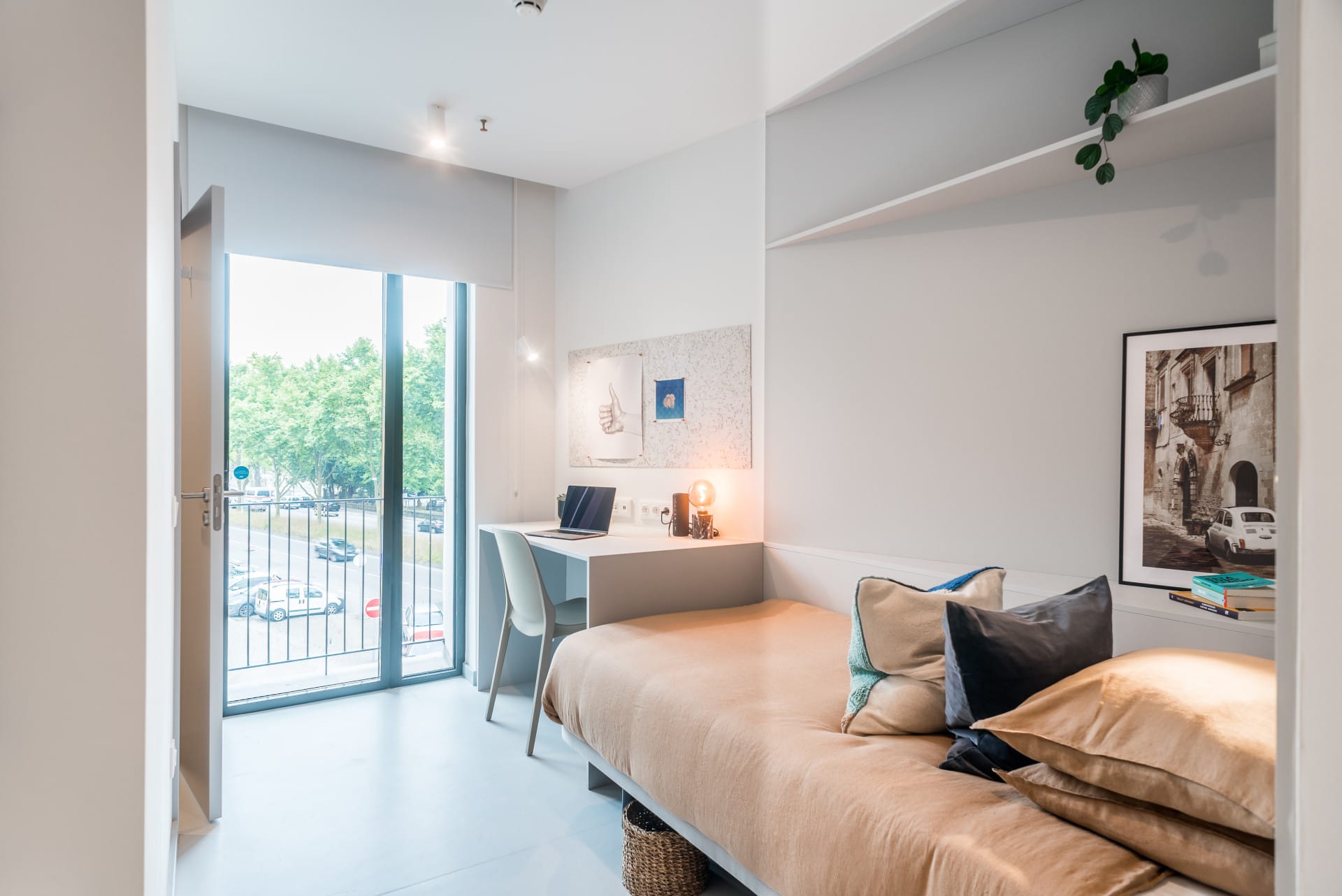 Premium Studio 10