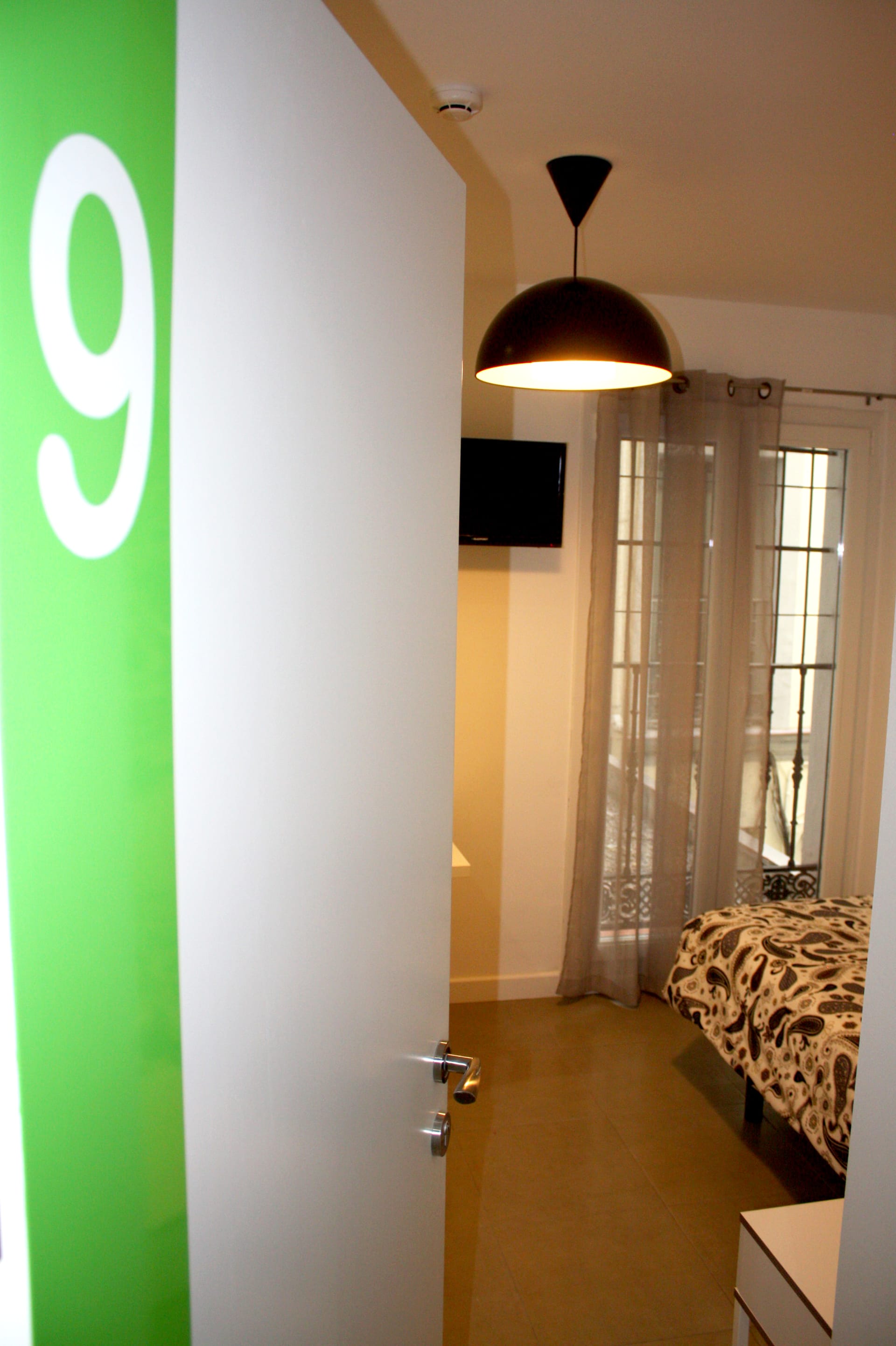 Arenal 1, Room 9, Madrid