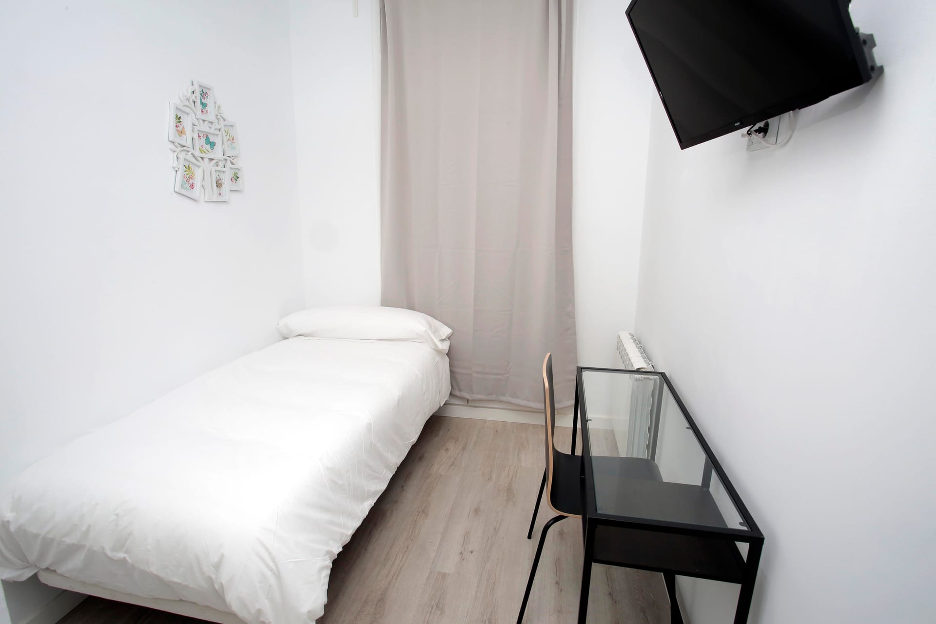 Arenal 4, Room 11, Madrid
