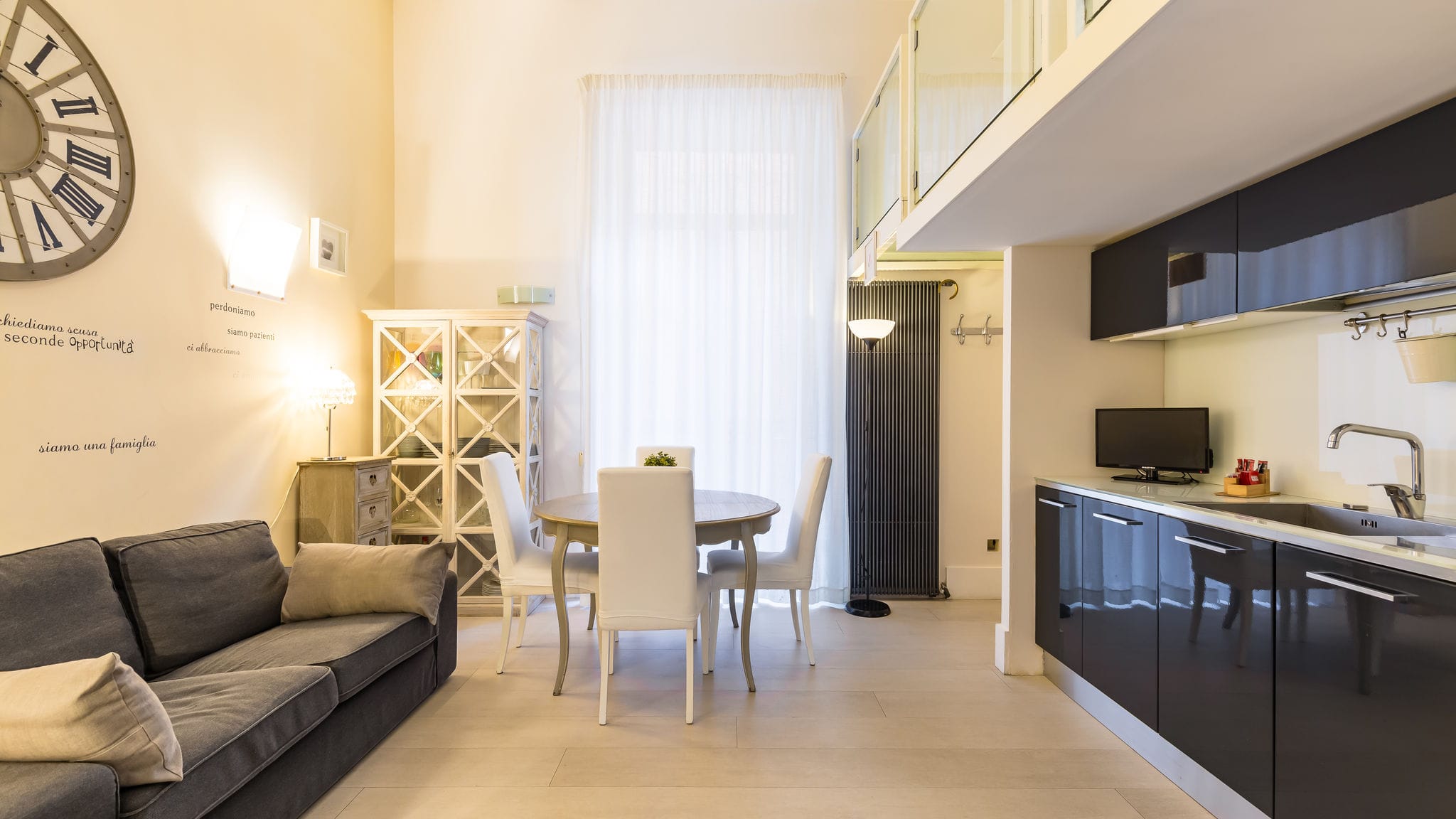 Cool Flat at Via dei Mille by Napoliapartments