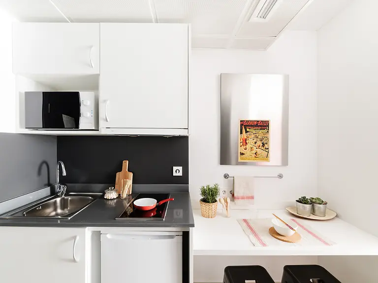 Studio + with Terrace Unit 5