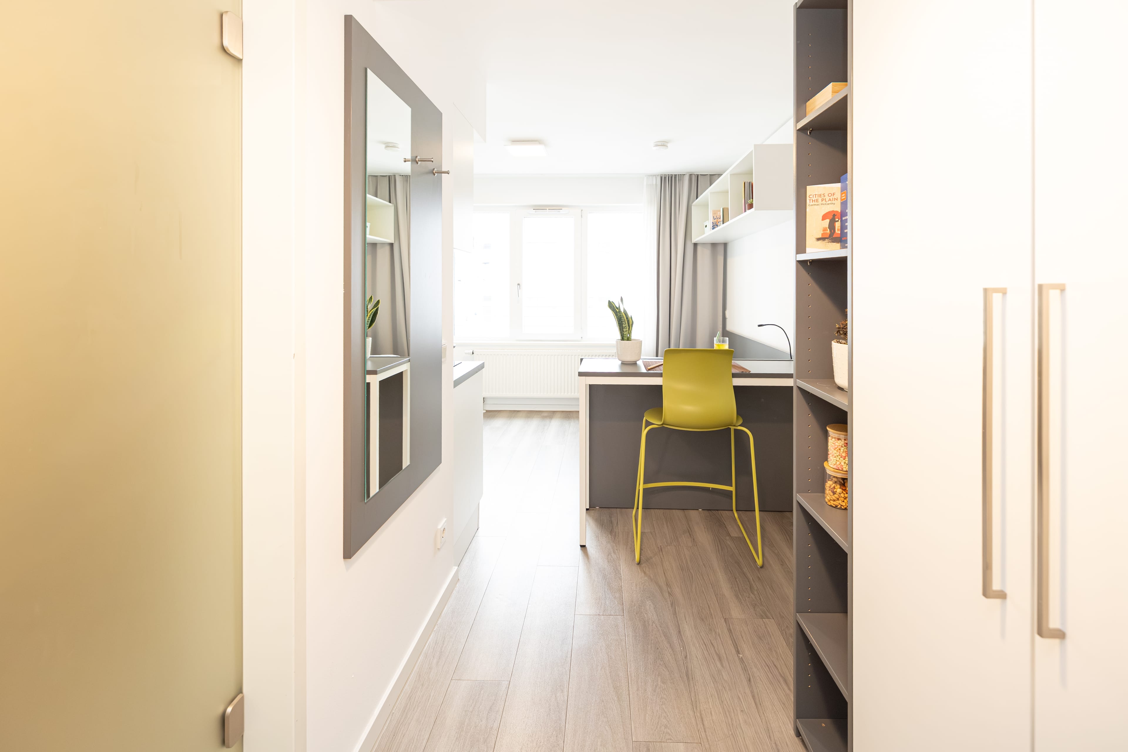 Studio M Gold Unit 5