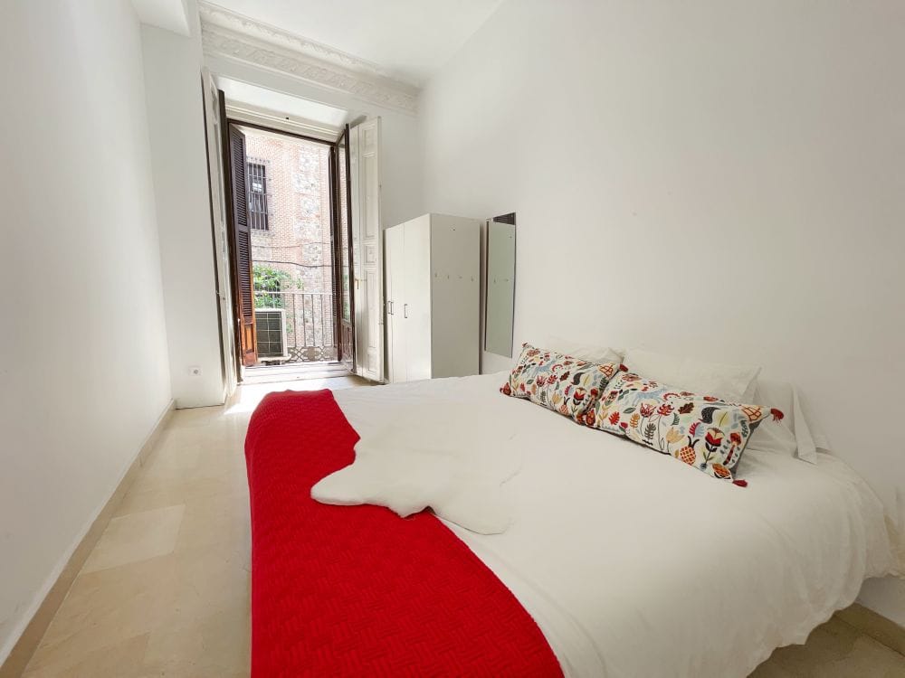 Shared room with balcony in Bordadores