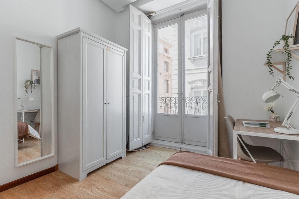 Bright room in Redondilla Street