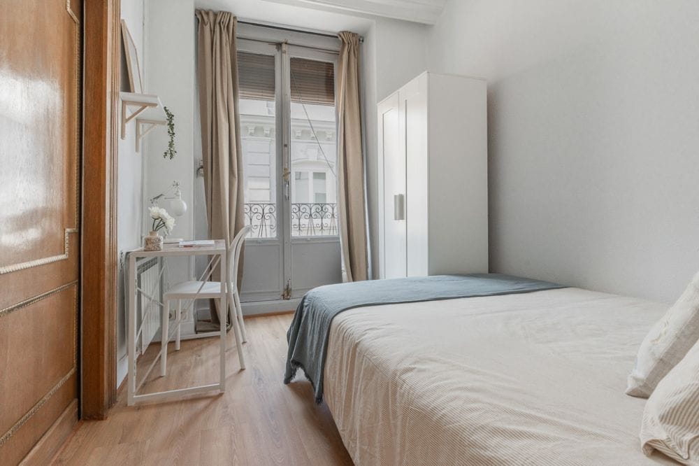 Beautiful room in Redondilla Street
