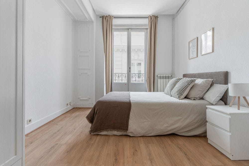 Room with a balcony in Redondilla Street