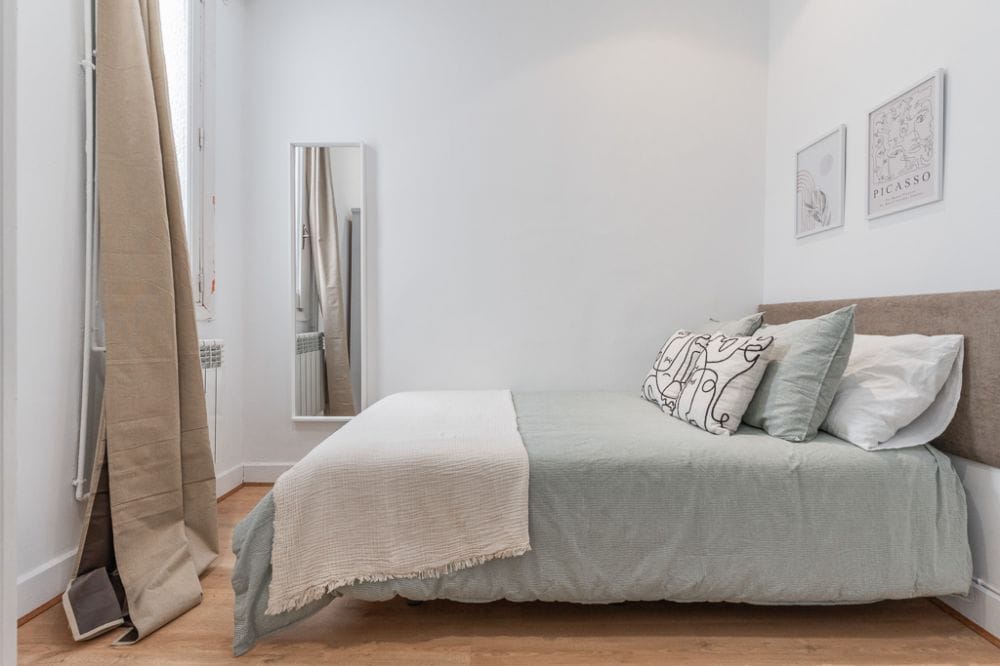 Comfortable room in Redondilla Street