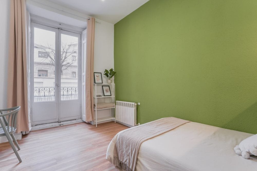Spacious room on Calle Redondilla