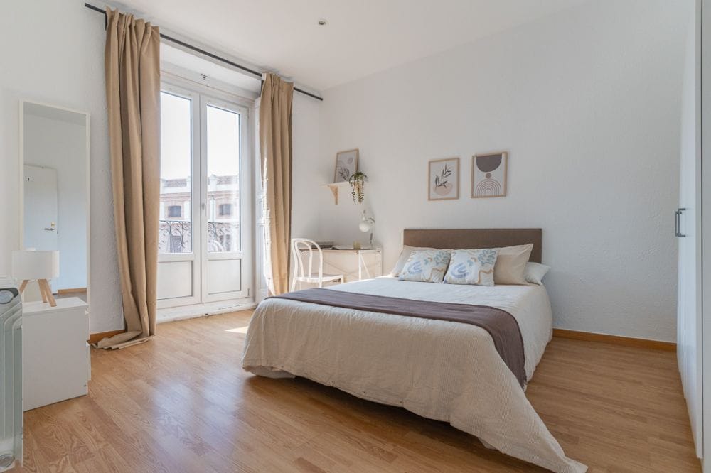 Very bright room in Redondilla Street