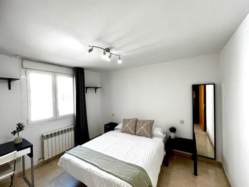 Room with private bathroom in Bordadores