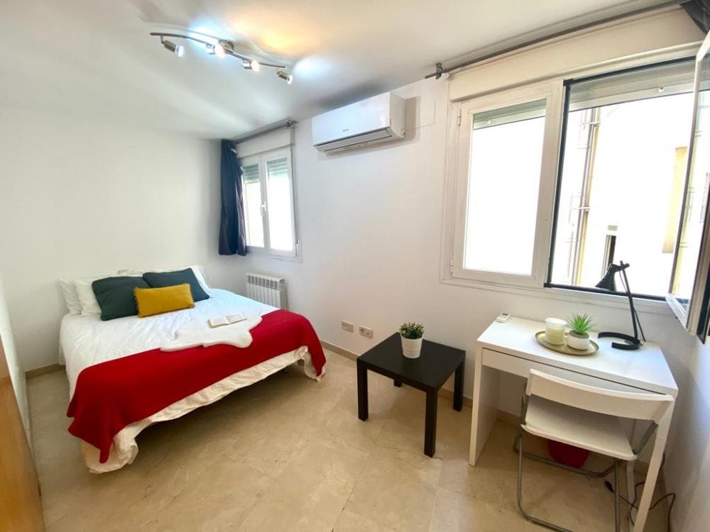 Double room in Madrid, Bordadores Street