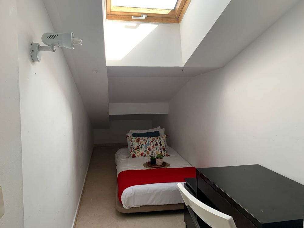 Nice attic room in Madrid