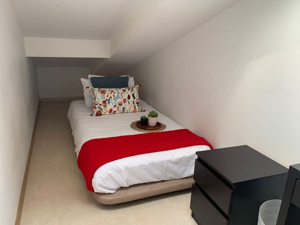 Cozy room in central Madrid