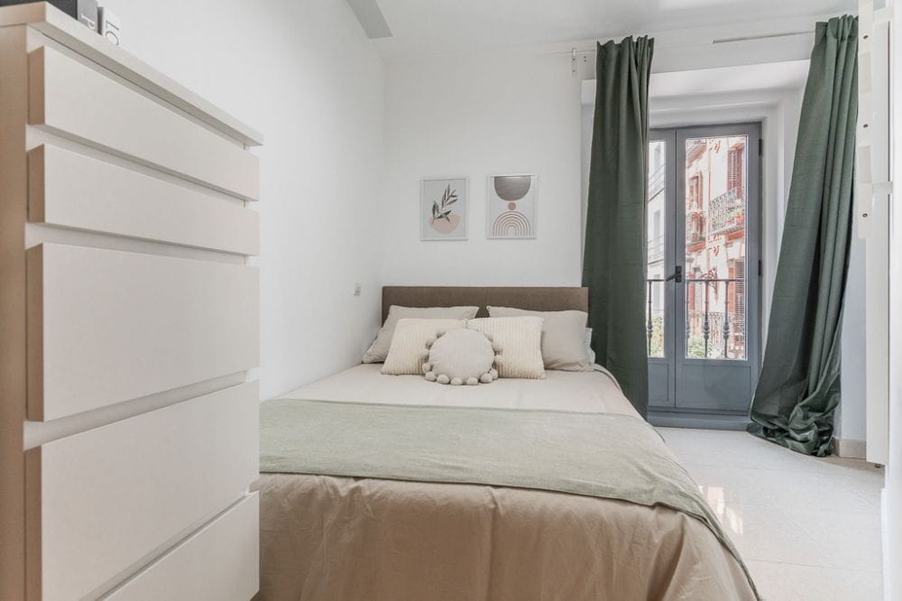 Wonderful room in Plaza de Santa Cruz