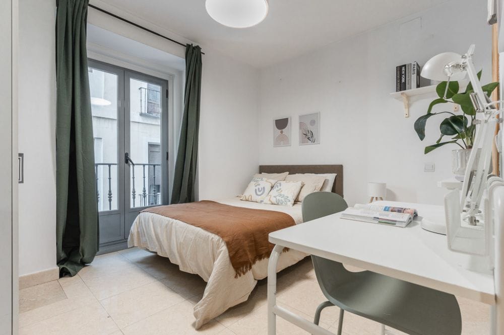 Exterior room in Plaza de Santa Cruz