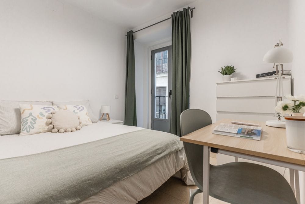 Pretty room in Plaza de Santa Cruz