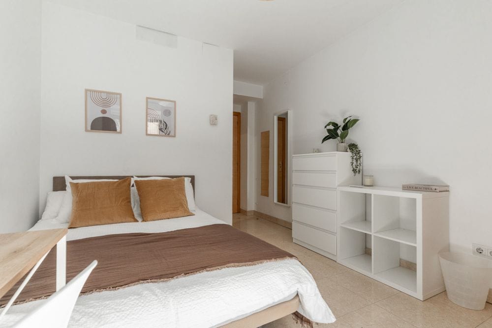 Exterior room in Plaza de Santa Cruz