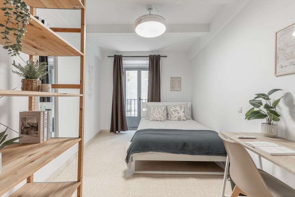 Spacious room in Plaza de Santa Cruz