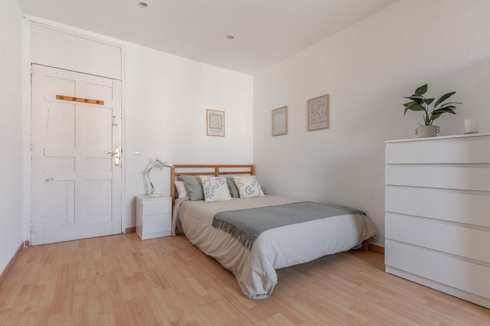 Great room with balcony in La Latina