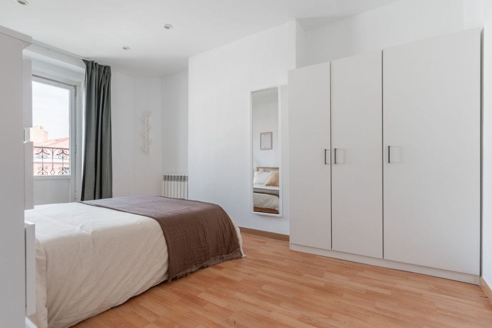 Outstanding room with balcony in La Latina
