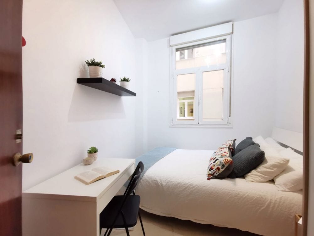 Beautiful cozy room in Sol