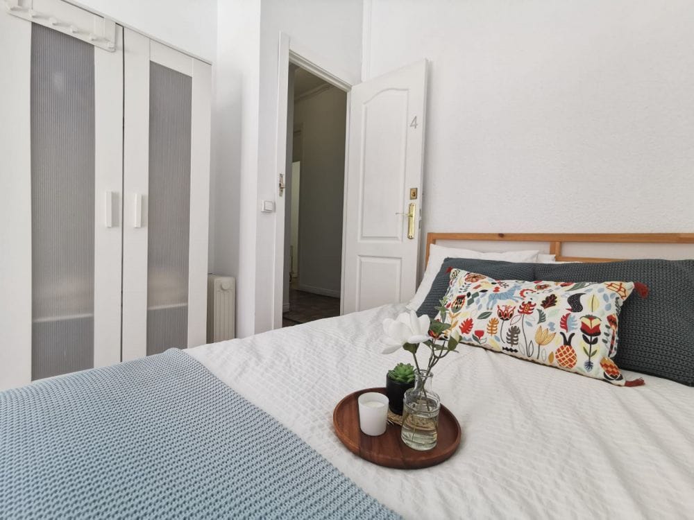 Bright room in central Madrid