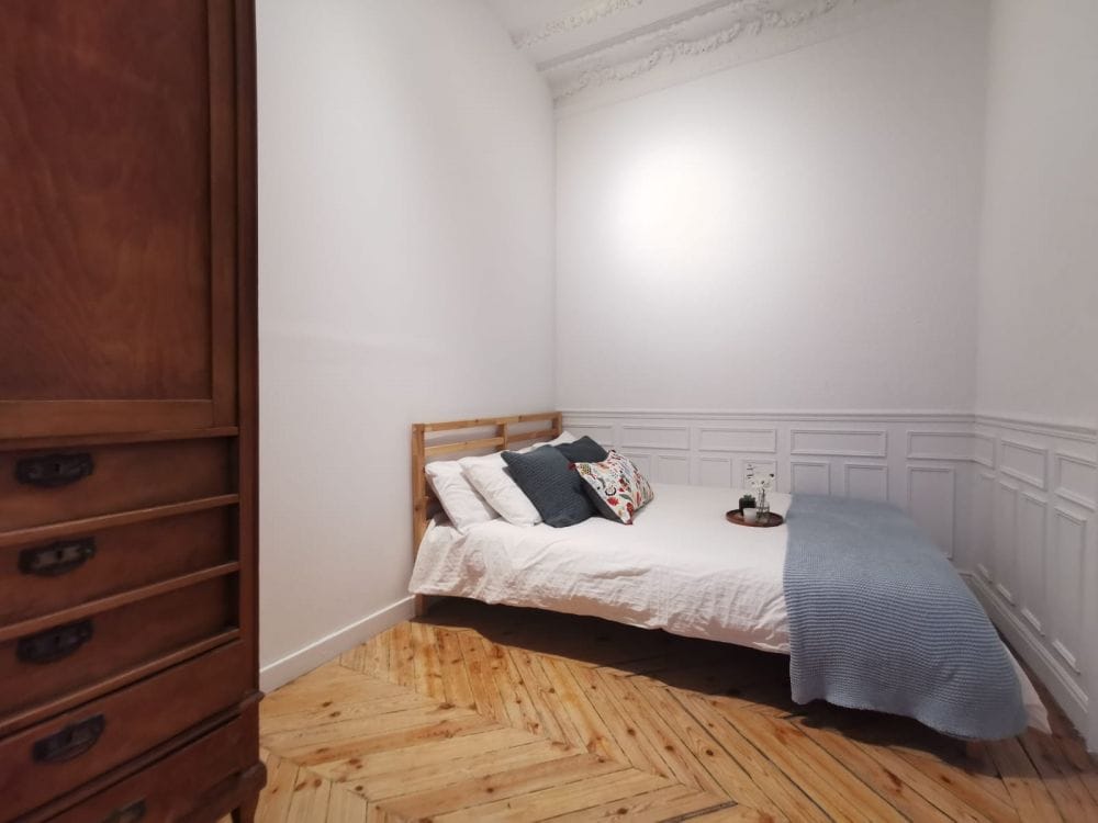 Fully furnished room in Madrid