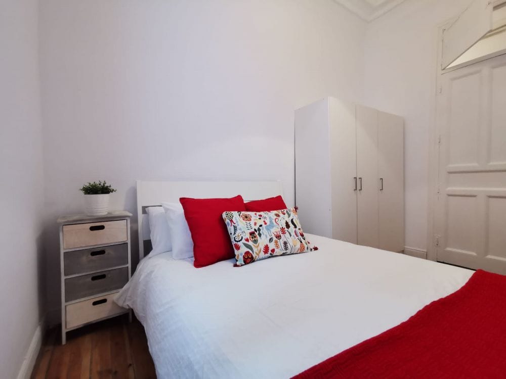 Comfortable room in Madrid, Preciados Street