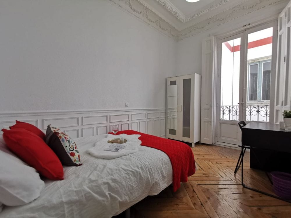 Exterior room in Madrid, Preciados Street