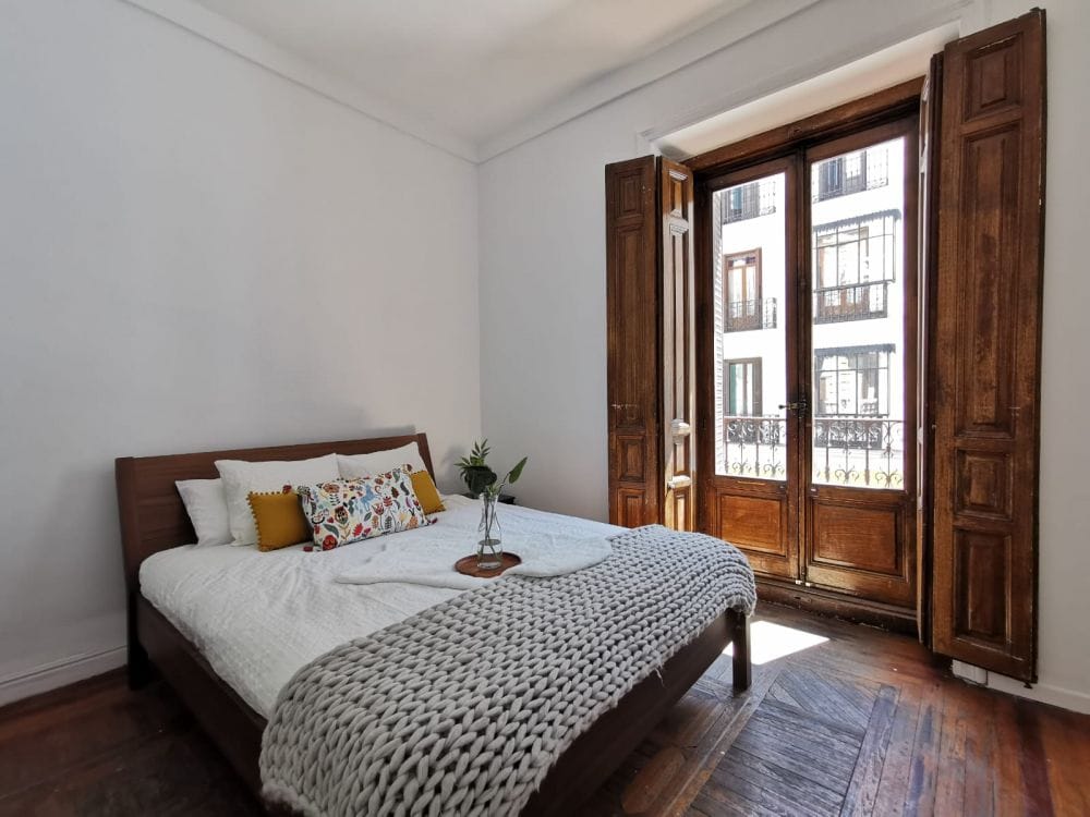 Big room in Preciados, Madrid