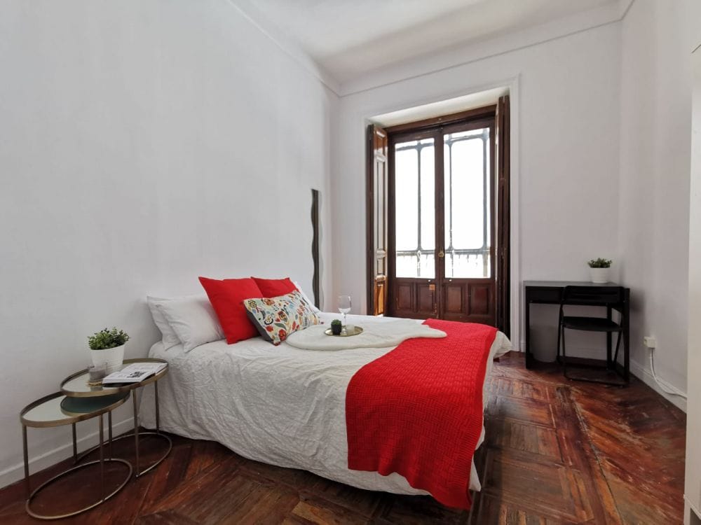 Spacious double room in Madrid