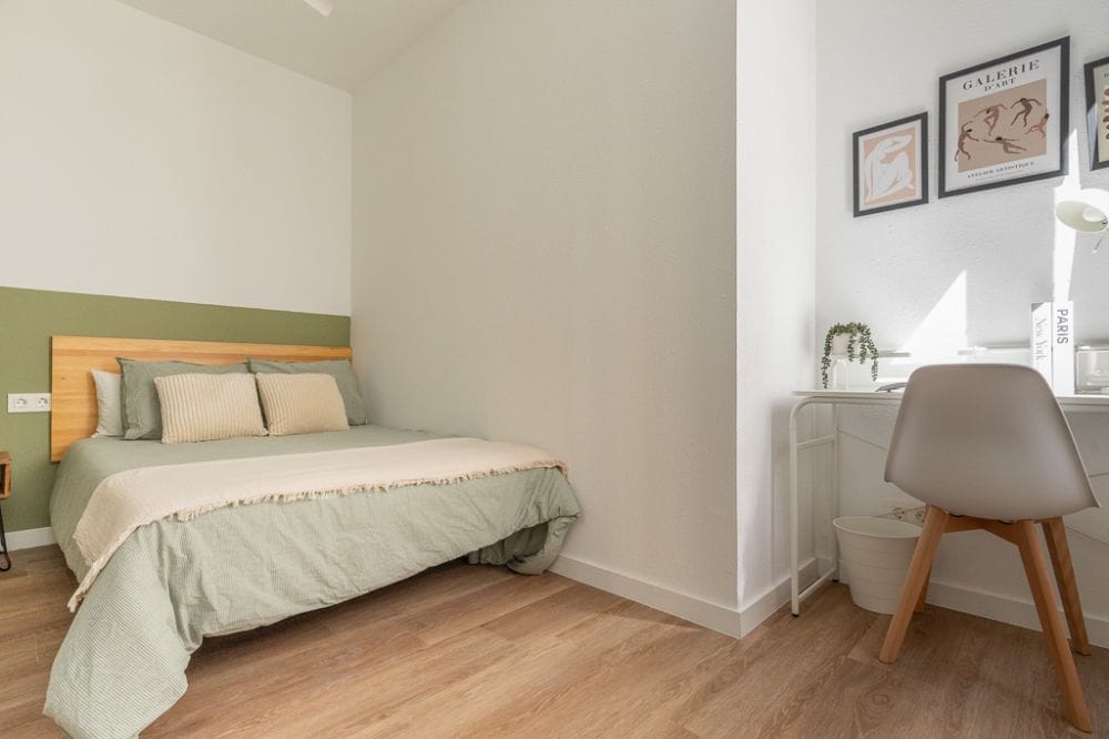 Bright room in Preciados