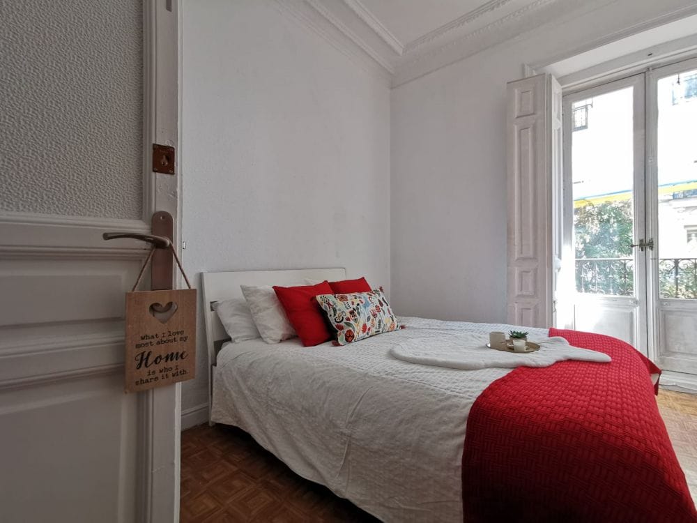 Room with views in Madrid, Preciados Street