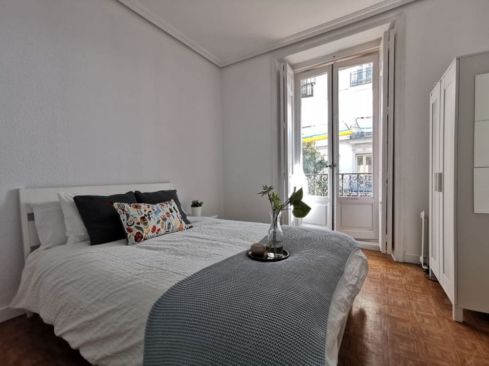 Room for young people in Madrid, Preciados Street