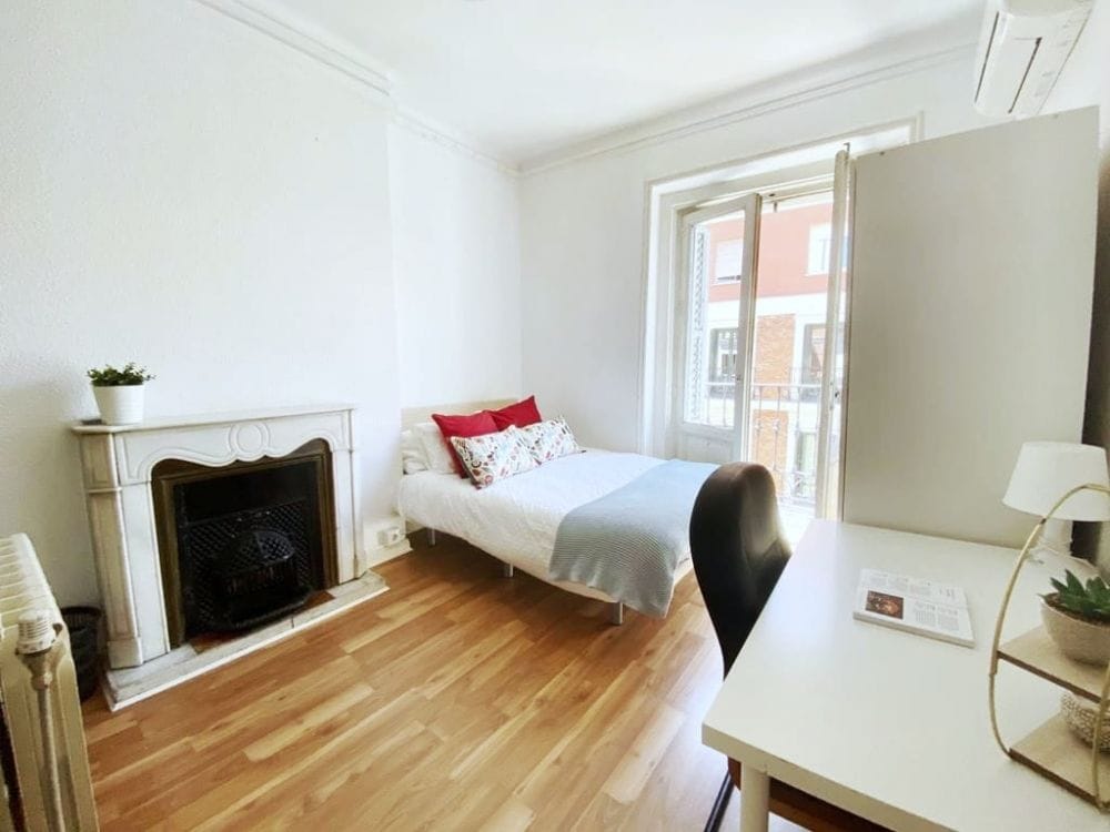 Big double bedroom in Madrid