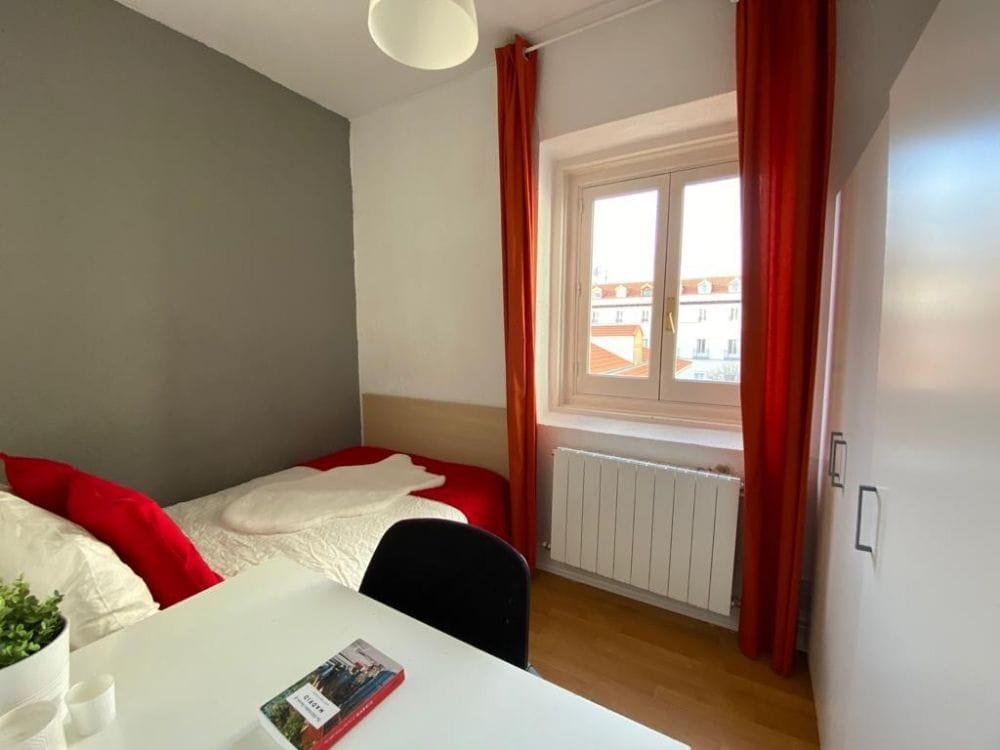 Beautiful single bedroom in Madrid