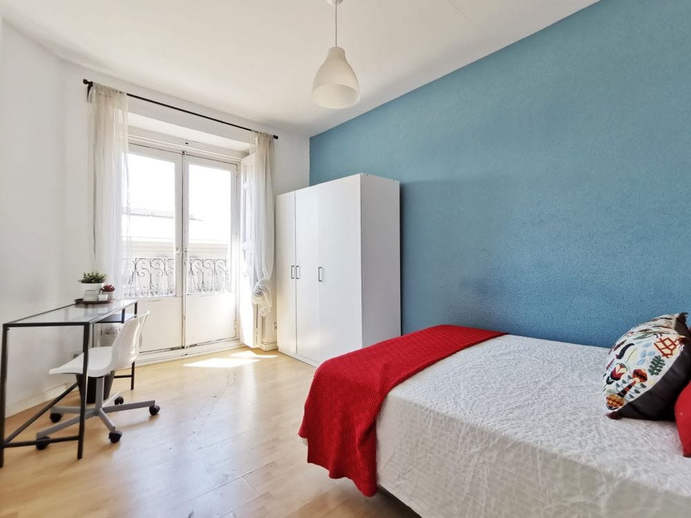 Very bright room in Redondilla Street