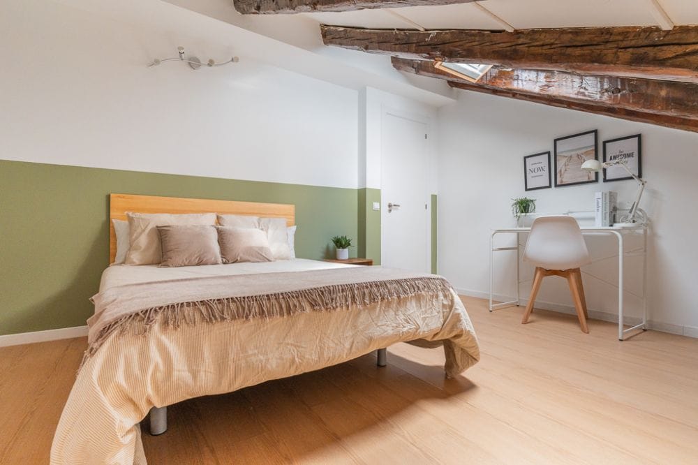 Charming room in Preciados