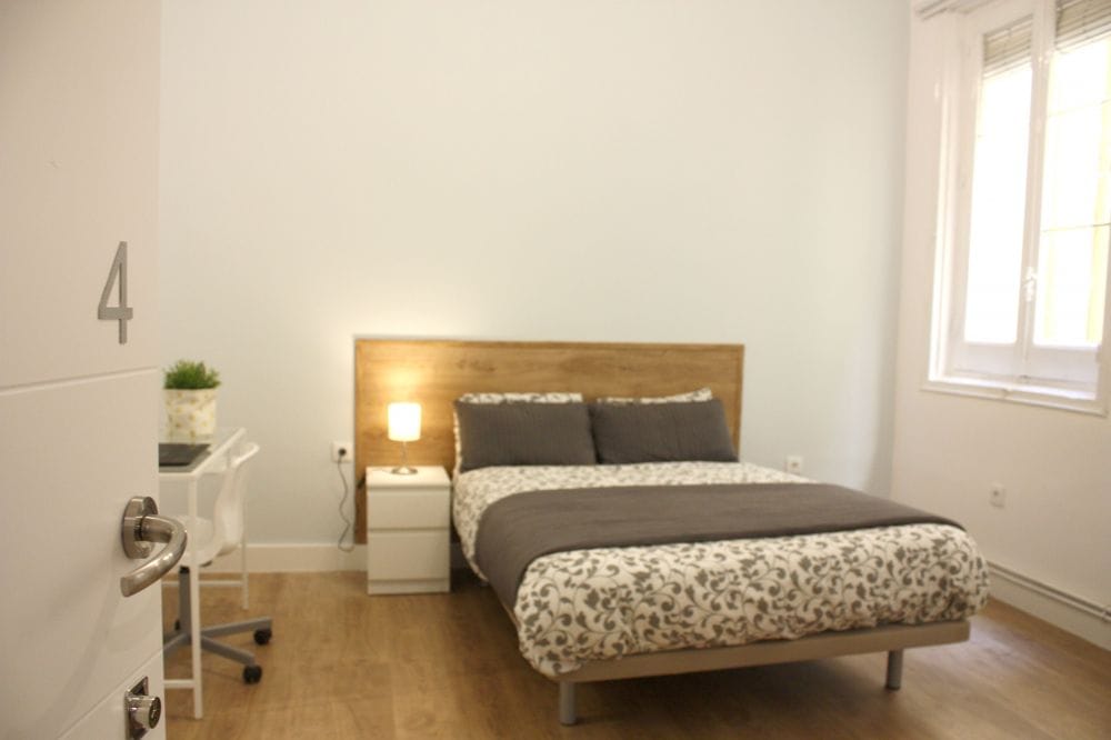 Comfortable room in Valenzuela Street