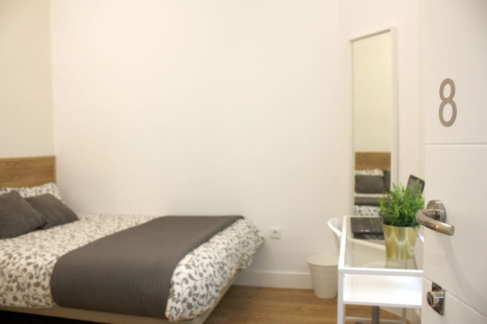 Double room in Madrid, in Valenzuela Street