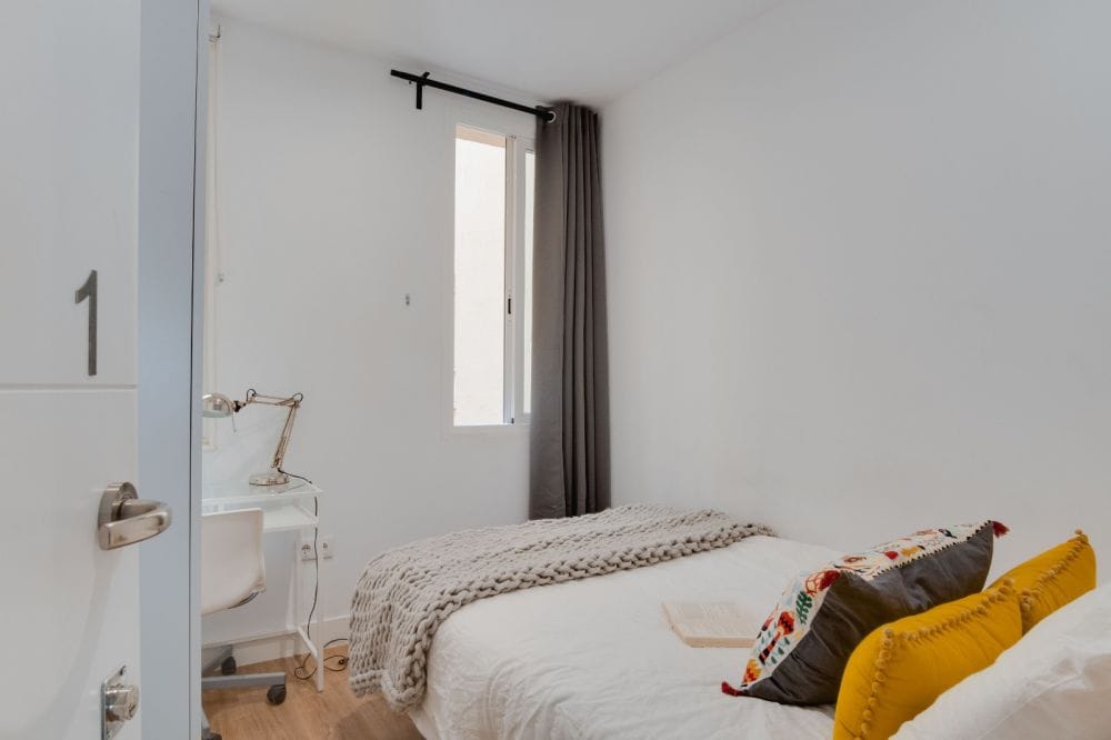 Cozy room in Fernán Gonzalez Street