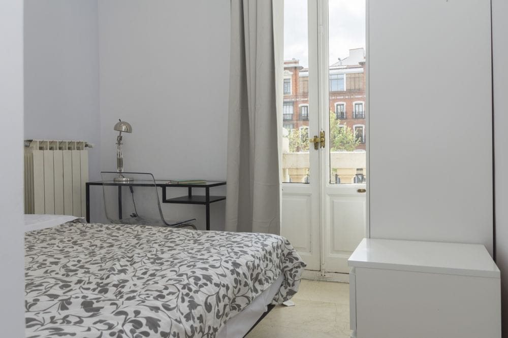 Bright room in Plaza de Santa Ana