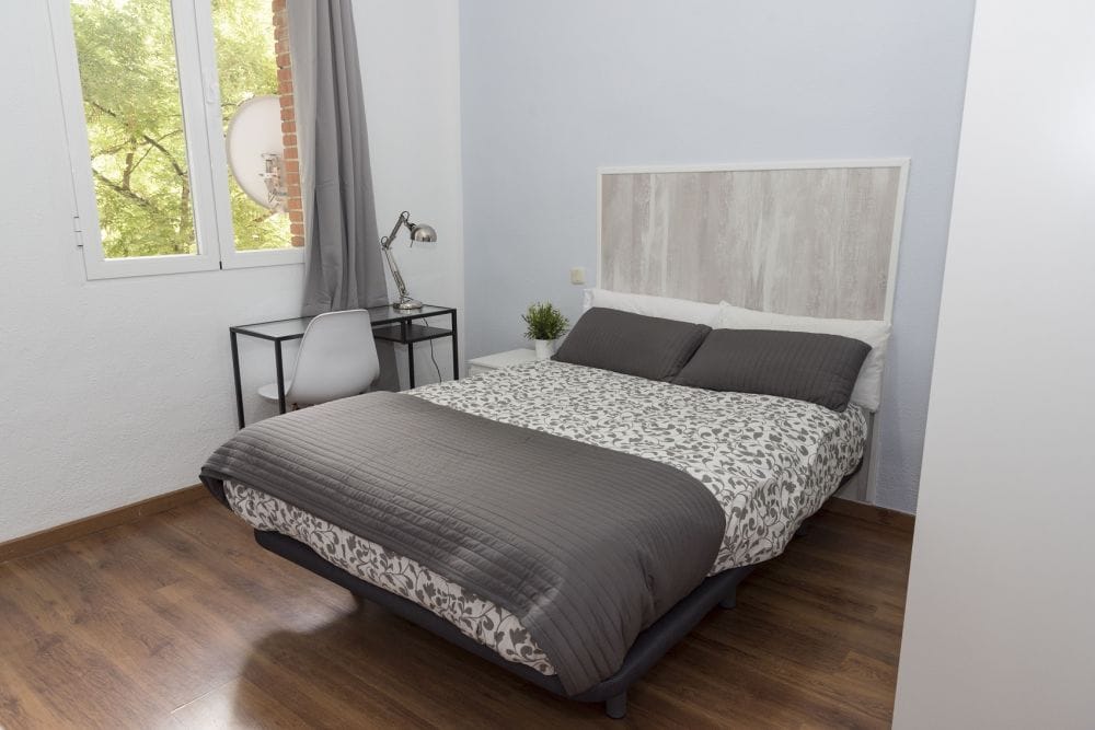 Spacious double room in General Lacy Street