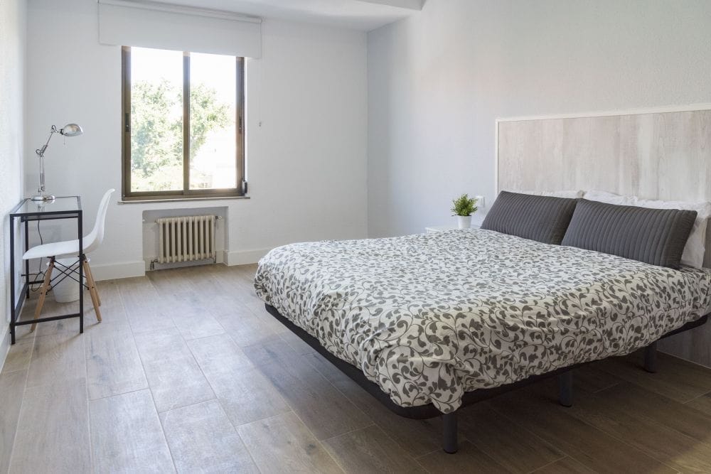 Cozy room in Paseo de los Pontones street