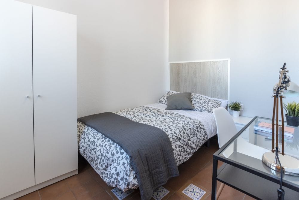 Charming room in Plaza de Santa Ana