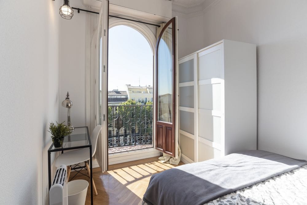 Exterior room in Plaza de Santa Ana