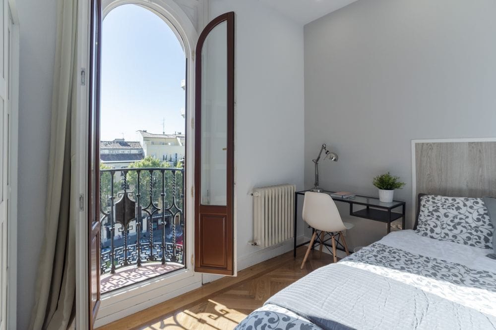Spacious room in Plaza de Santa Ana