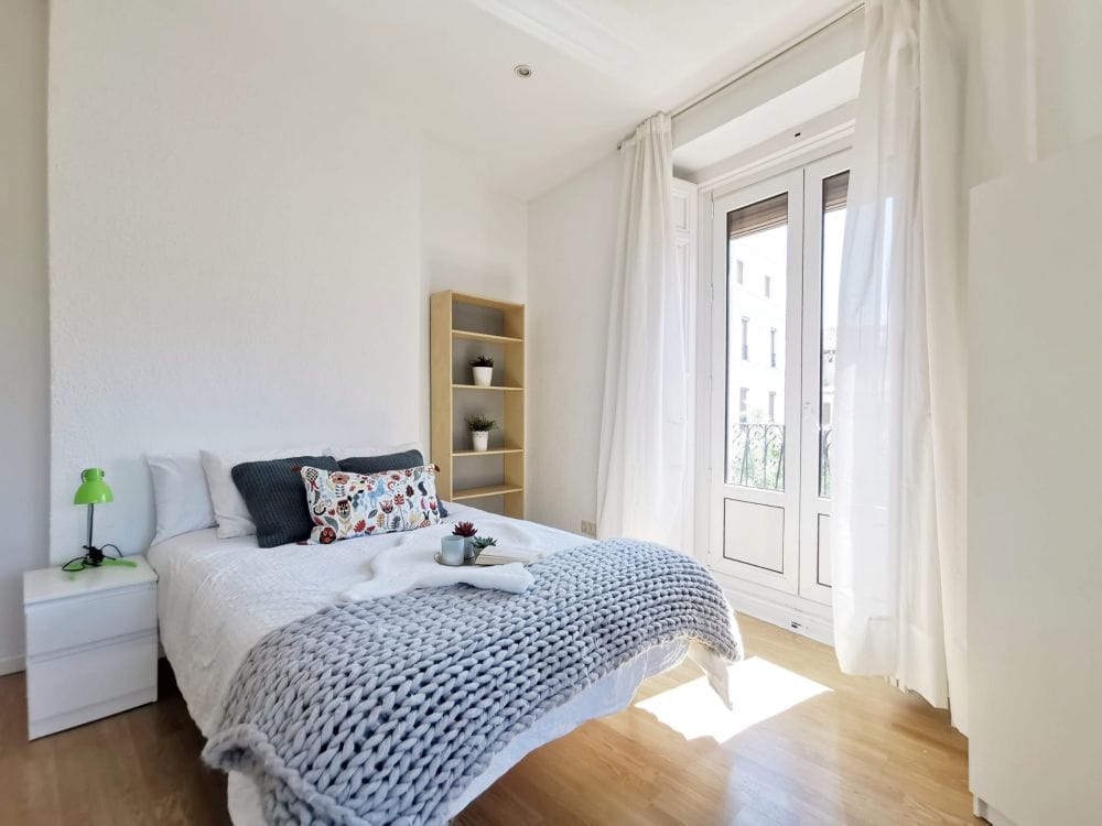 Bright room in Redondilla Street