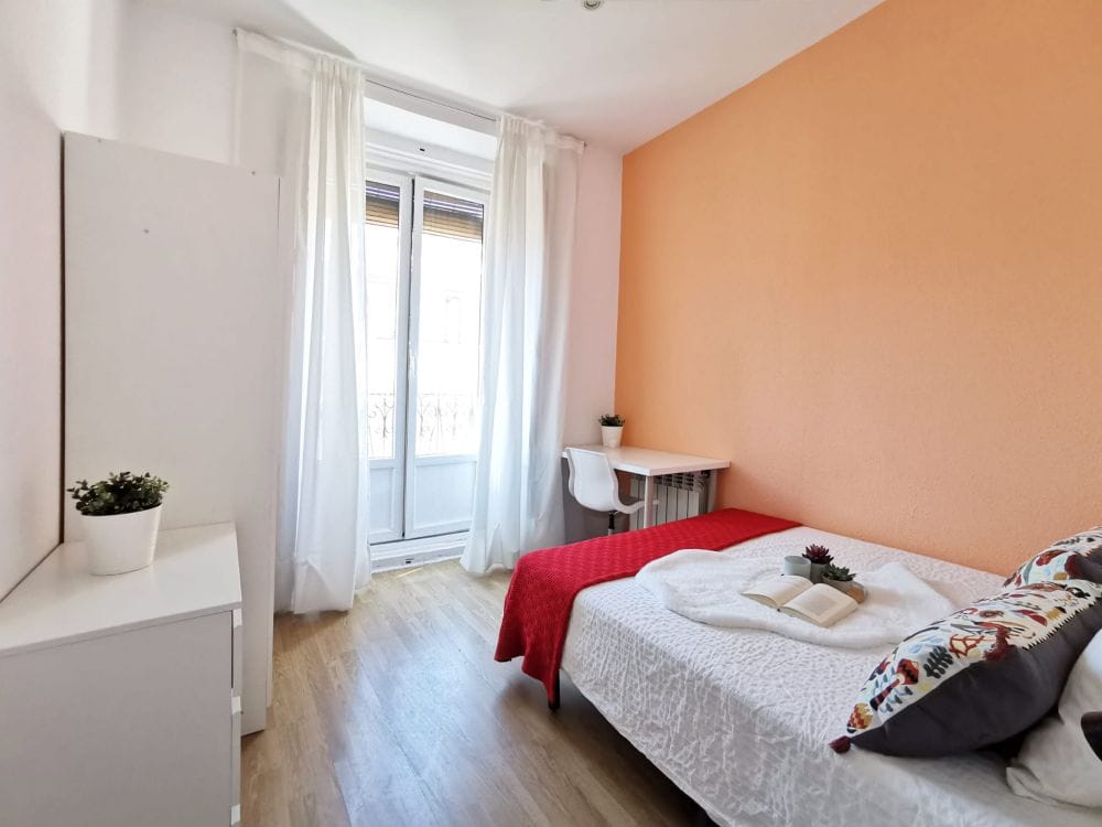 Perfect room in Redondilla Street