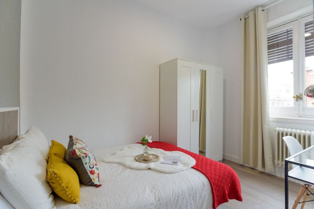 Beautiful room in Plaza de Santa Ana